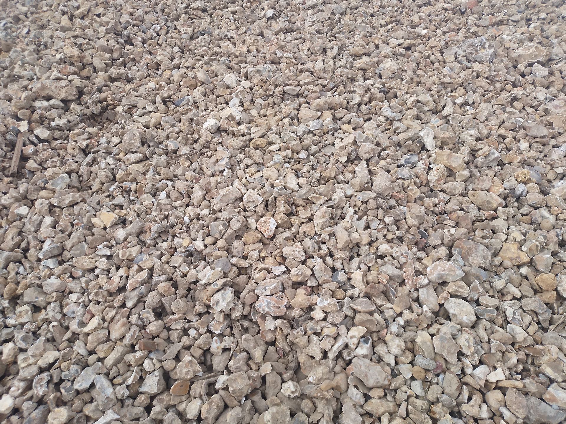 Petites pierres blanches