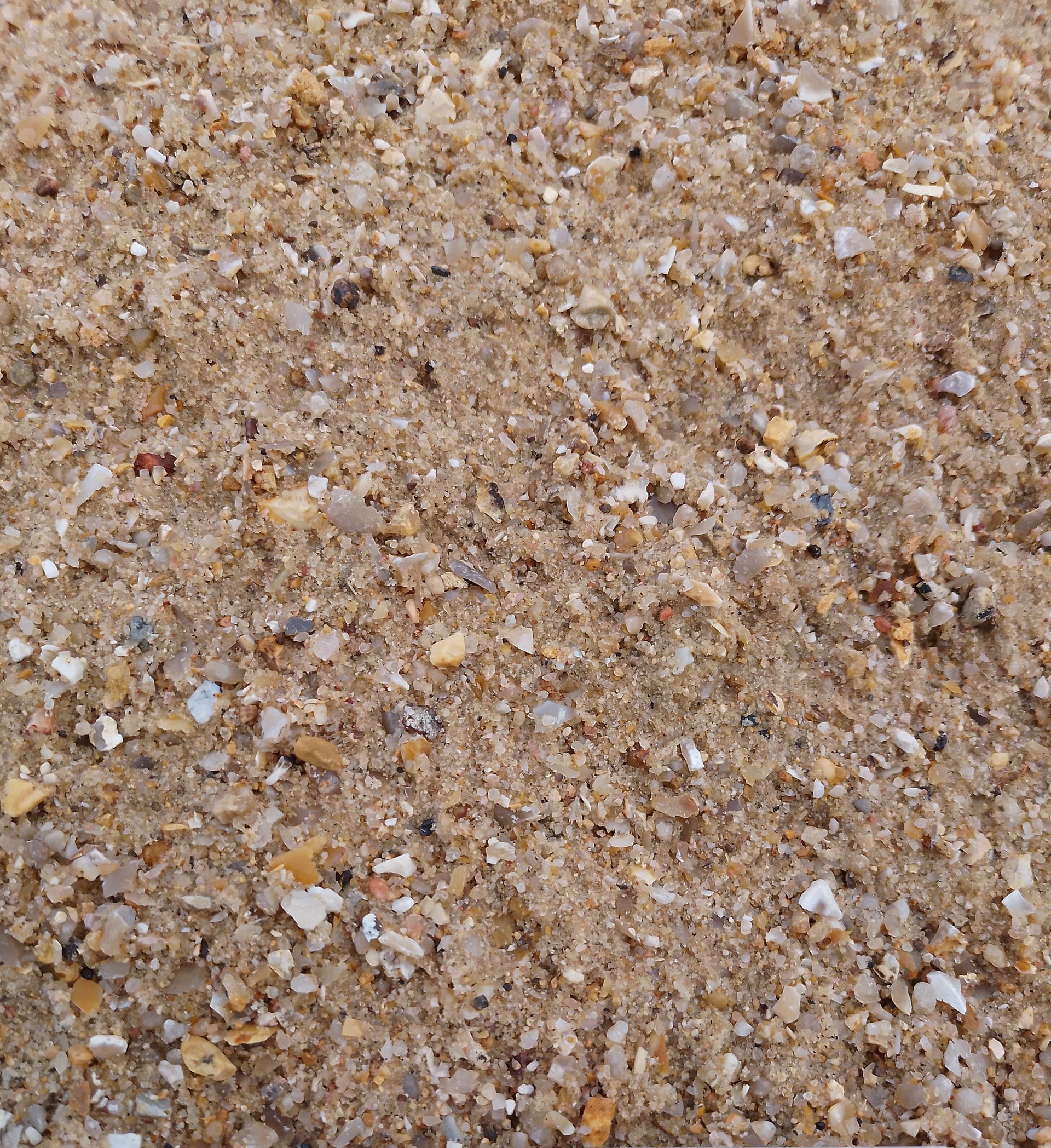 Sable avec de petits cailloux