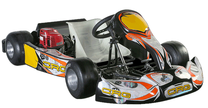 Karting-kilpailija, jolla on oranssi kypärä, mustavalkoinen kori ja punainen moottori valkoisella taustalla