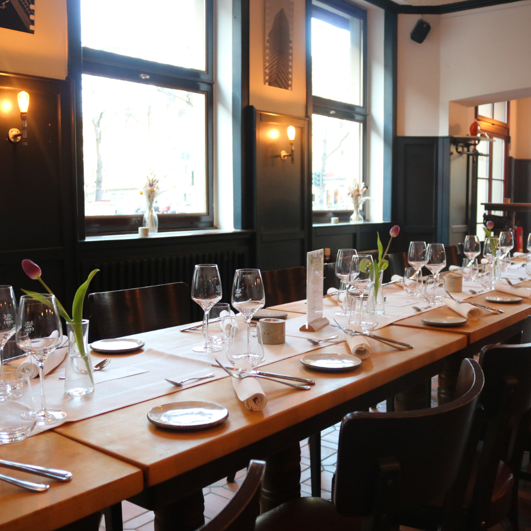 Eine Zeichnung eines Mannes, der eine Angelrute hält