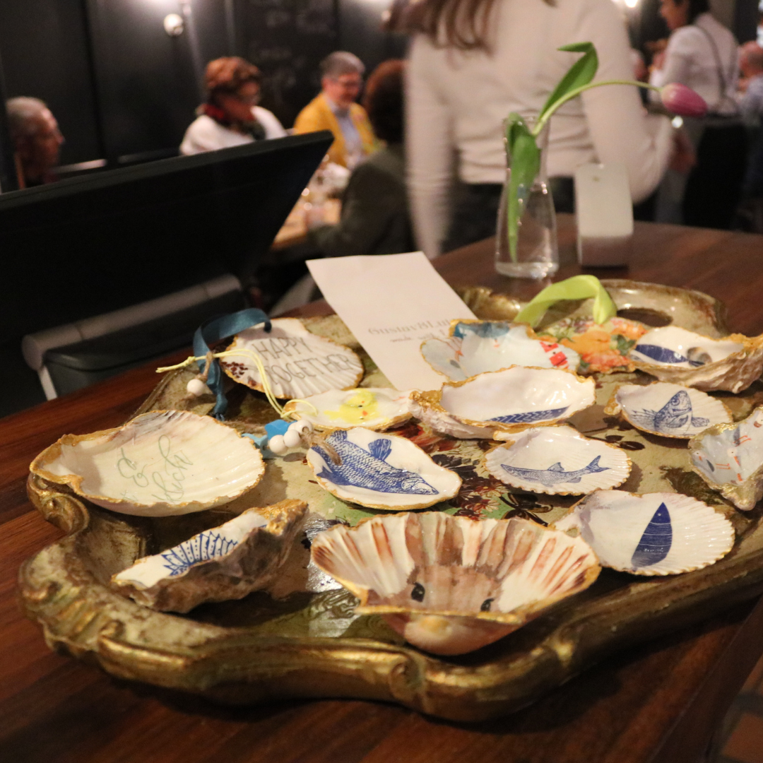 Ein Stück Papier mit der Aufschrift 