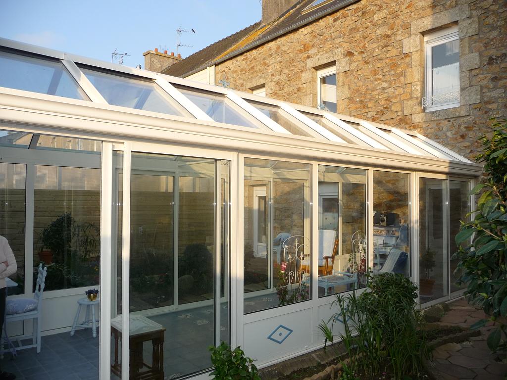 Véranda baie vitrée blanche