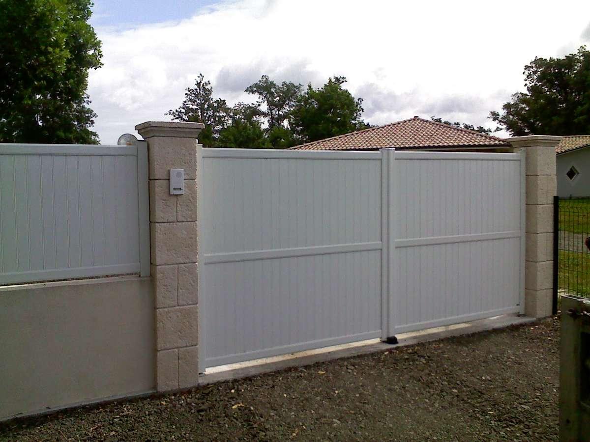 Blanco Félix Terrassement à Mont-de-Marsan - Portail clôture plein PVC