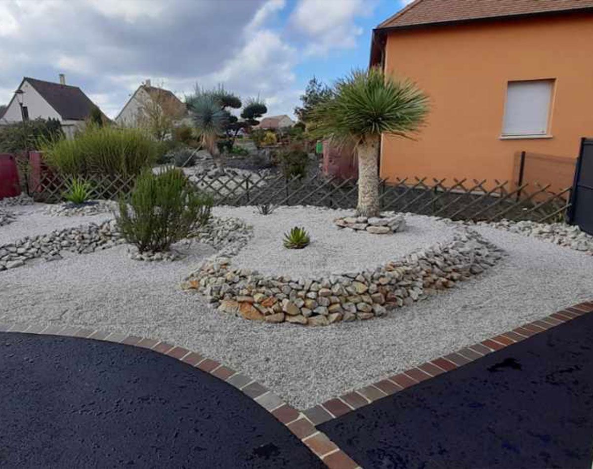 Travaux d'aménagement extérieur d'une maison pavillonnaire