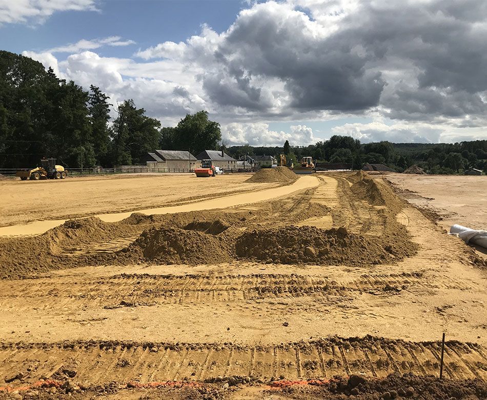 Travaux de réalisation du sous-solage d'une parcelle agricole