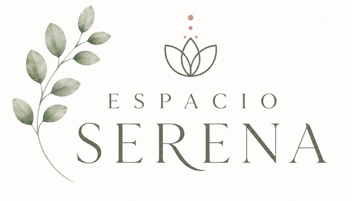 Logotipo con hojas verdes y loto sobre las palabras “ESPACIO SERENA” sobre un fondo blanco.