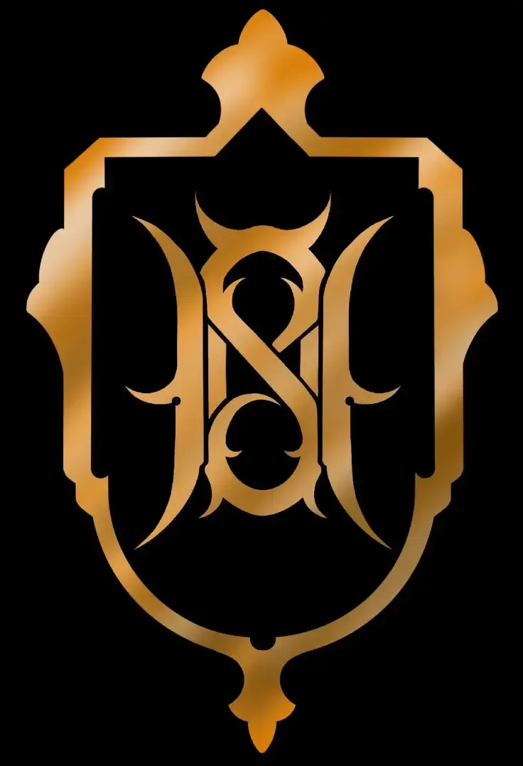 Logotipo de monograma dorado dentro de una forma de escudo decorativa.