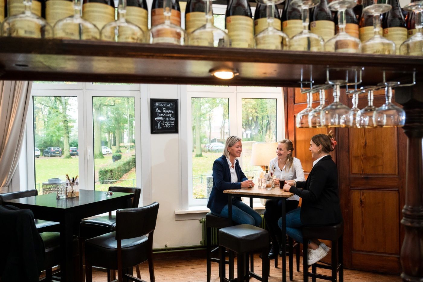 Geniet van flexibele catering en moderne faciliteiten wanneer je onze unieke vergaderruimtes boekt.