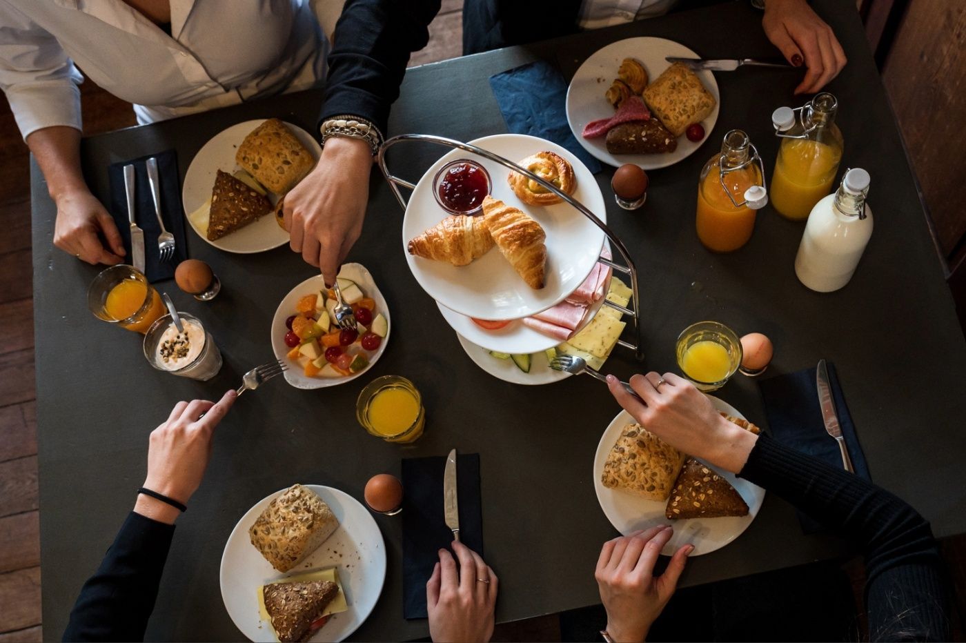 Ontspannen wakker worden na het feest in onze comfortabele trouwen accommodatie en hotelkamers.