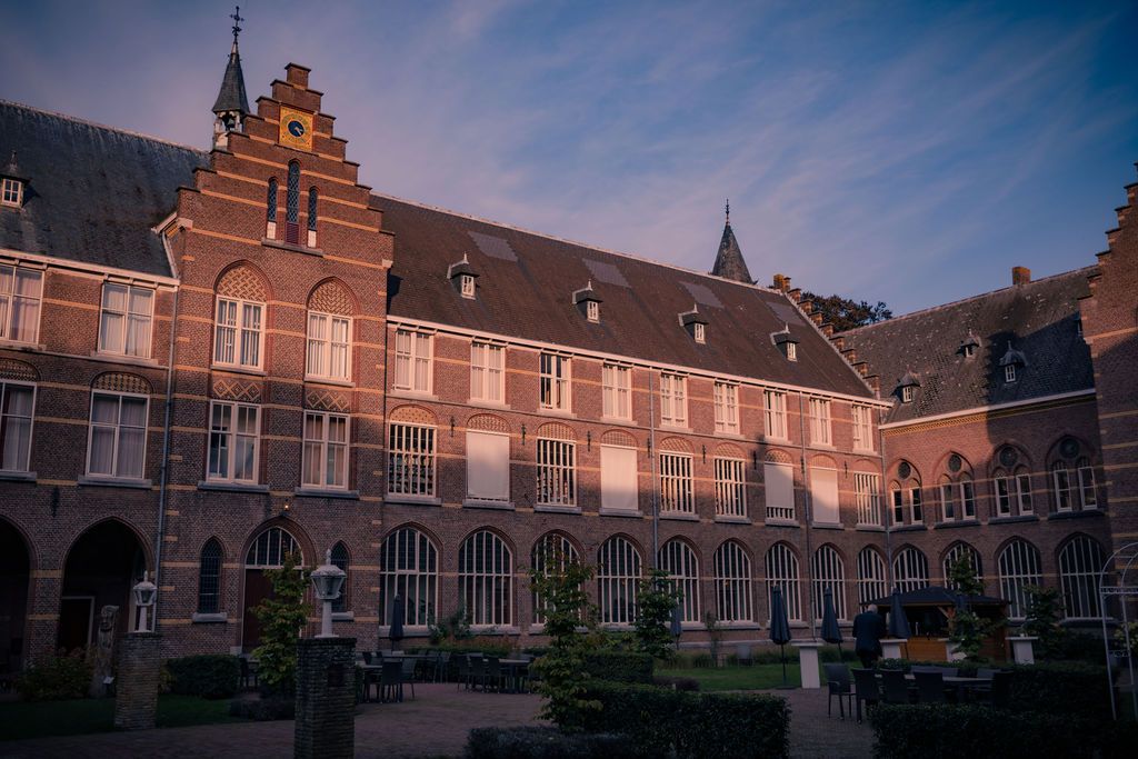 Historische vergaderlocatie nabij Roosendaal in een bosrijke omgeving