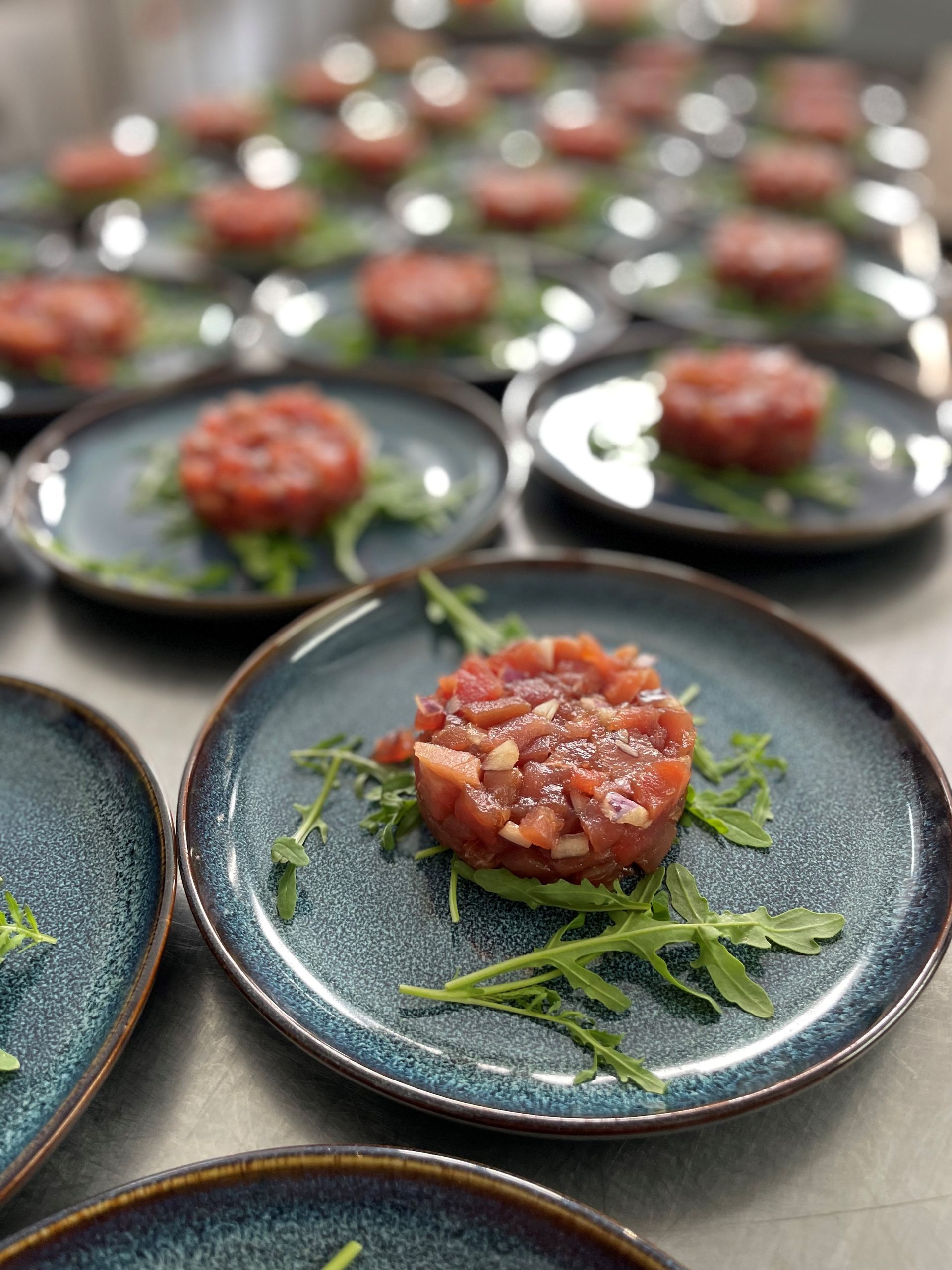 Tartaar geserveerd in een kleine porsie voor een walking dinner