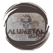 Logotipo circular negro con pincel, una calavera y las palabras &ldquo;ALVIMETAL WELDER&rdquo; sobre un fondo gris desgastado.