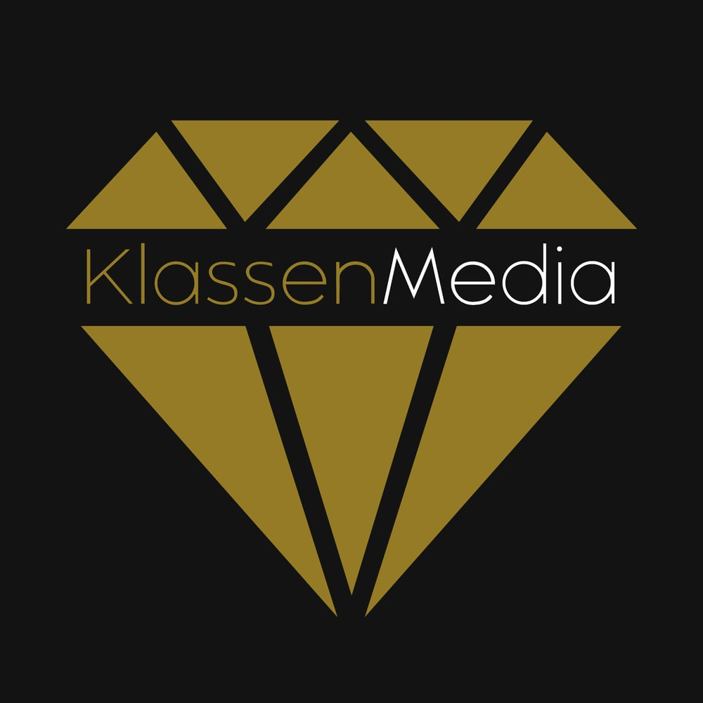 Ein Logo für Klassen Media mit einer Raute auf schwarzem Hintergrund