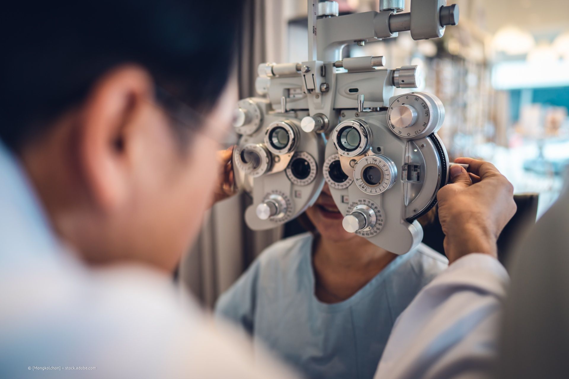 Bild von Person beim Sehtest