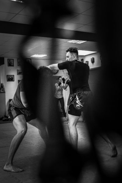 zwei Männer beim Kampfsport