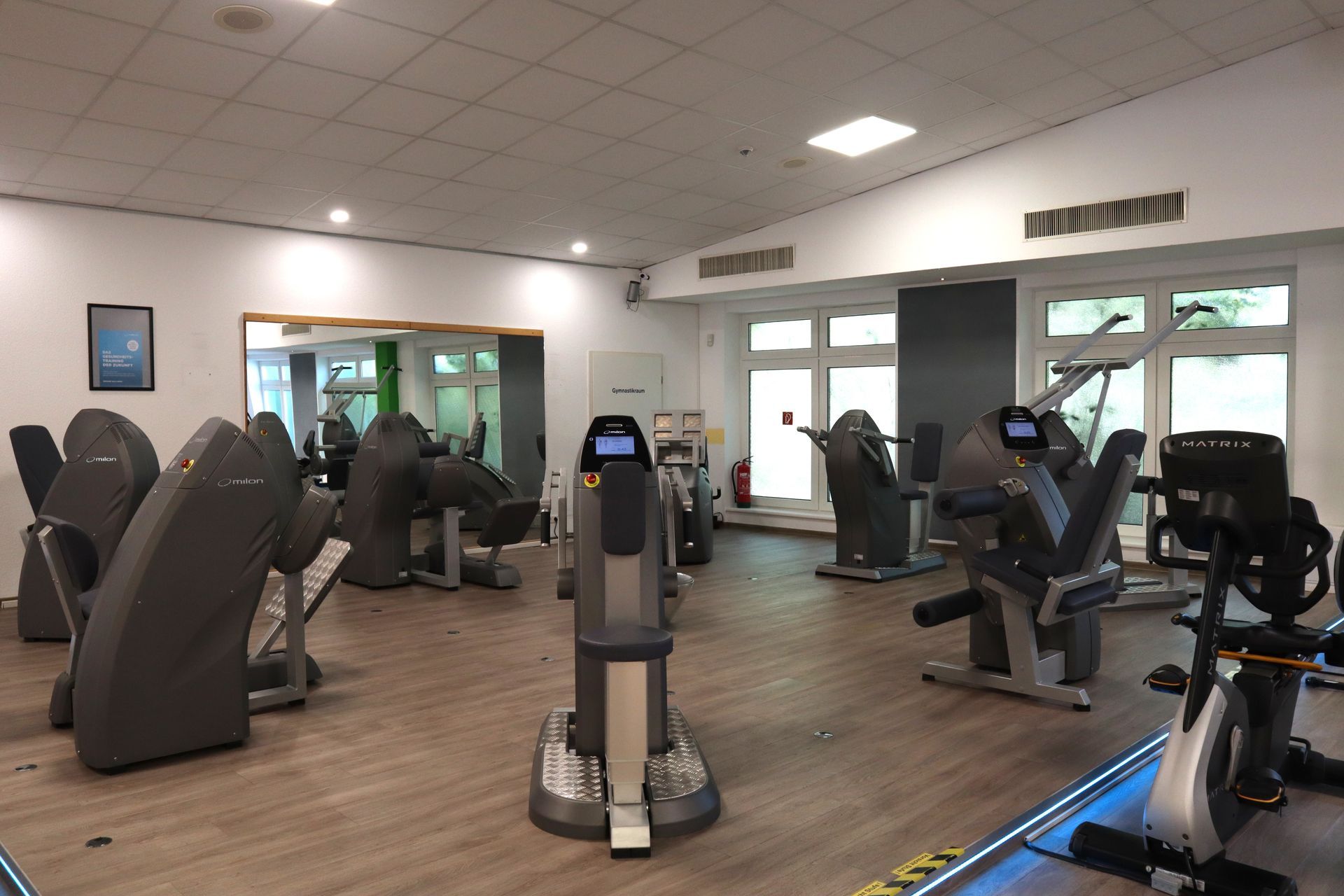 Medi-Sport-Center Balance - Heller Trainingsraum mit Fitnessgeräten