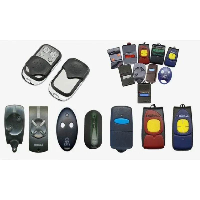 Surtido de fundas y transmisores para llaveros y mandos a distancia expuestos sobre un fondo blanco.