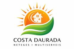 Un logotipo que muestra un amanecer detr&aacute;s de la silueta de una casa blanca, situado sobre dos hojas verdes