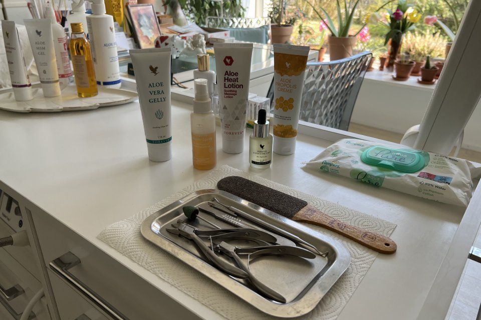 044 341 33 63 im Studio für Fusspflege