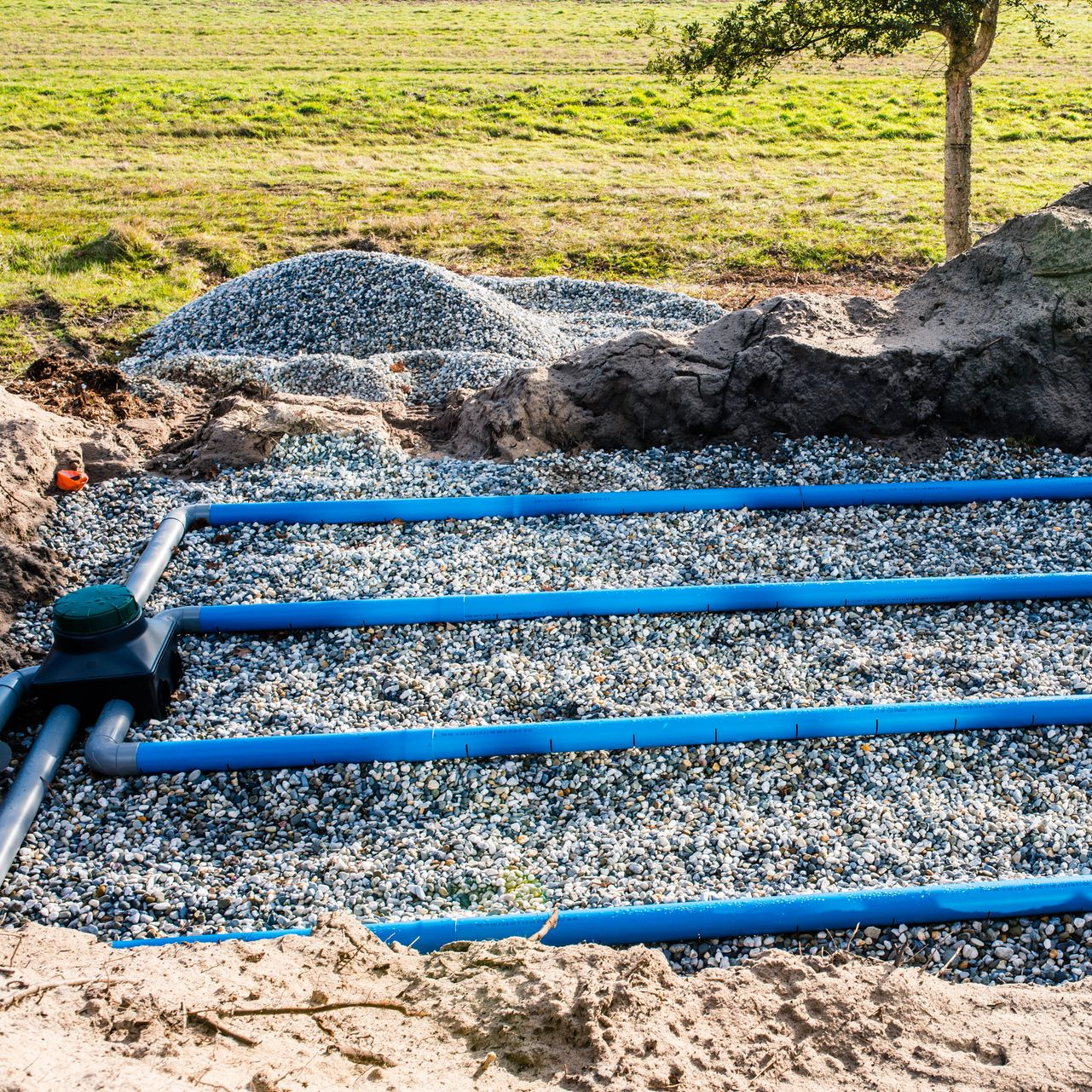 Microstation d'épuration en cours d'installation