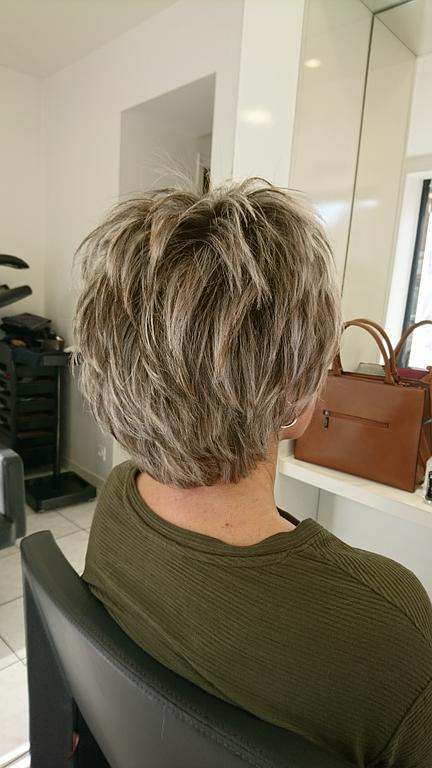 Coiffure cheveux courts