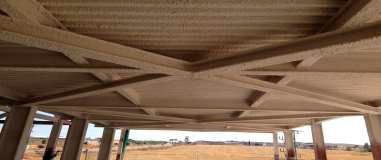 Un primer plano del techo de un edificio en construcción.