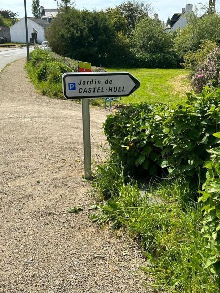 Marquage d'un panneau directionnel vers