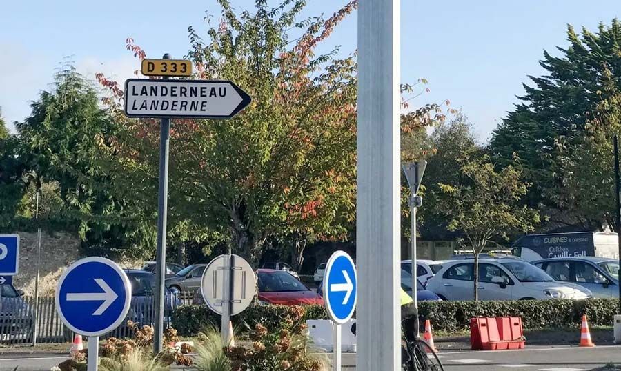 Panneau indiquant la direction Landerneau
