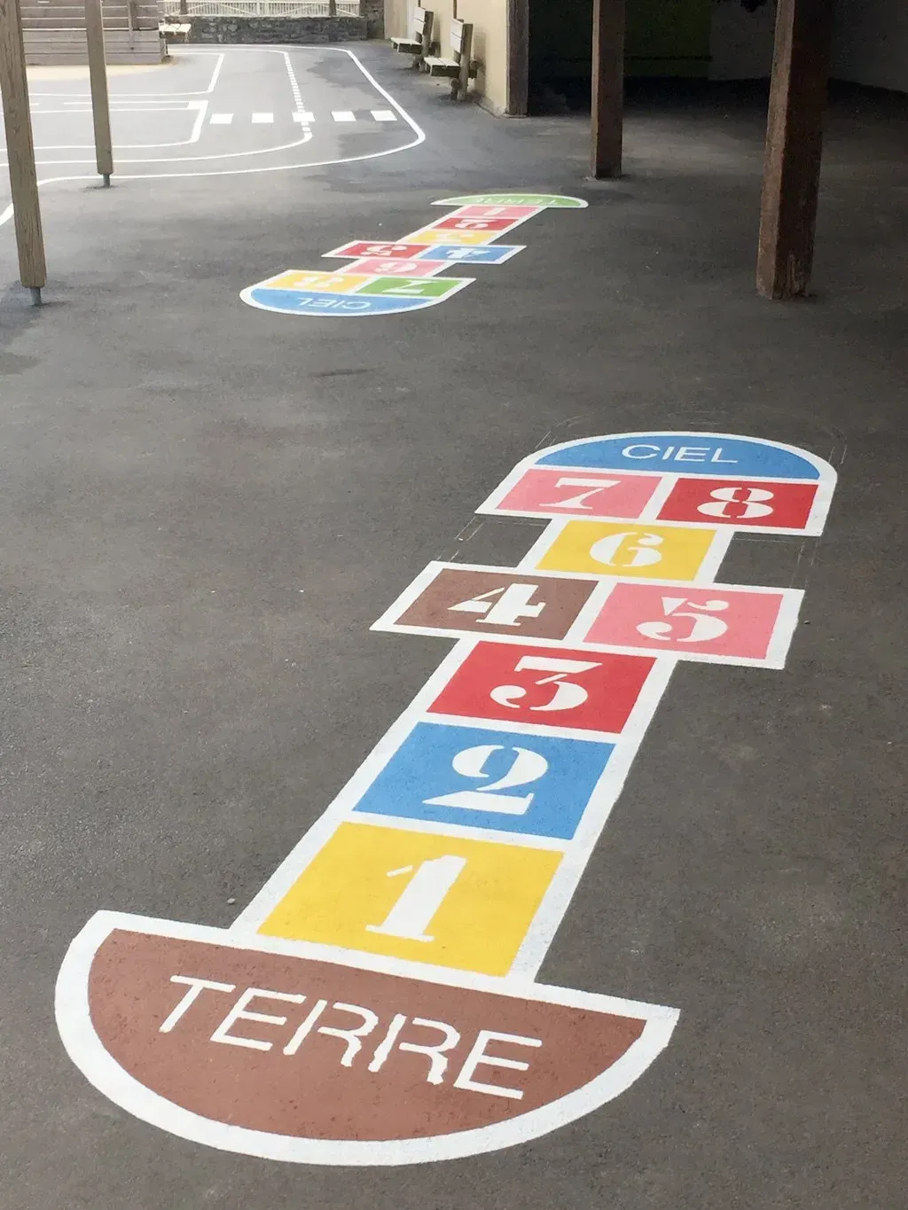 Marelle de plusieurs couleurs