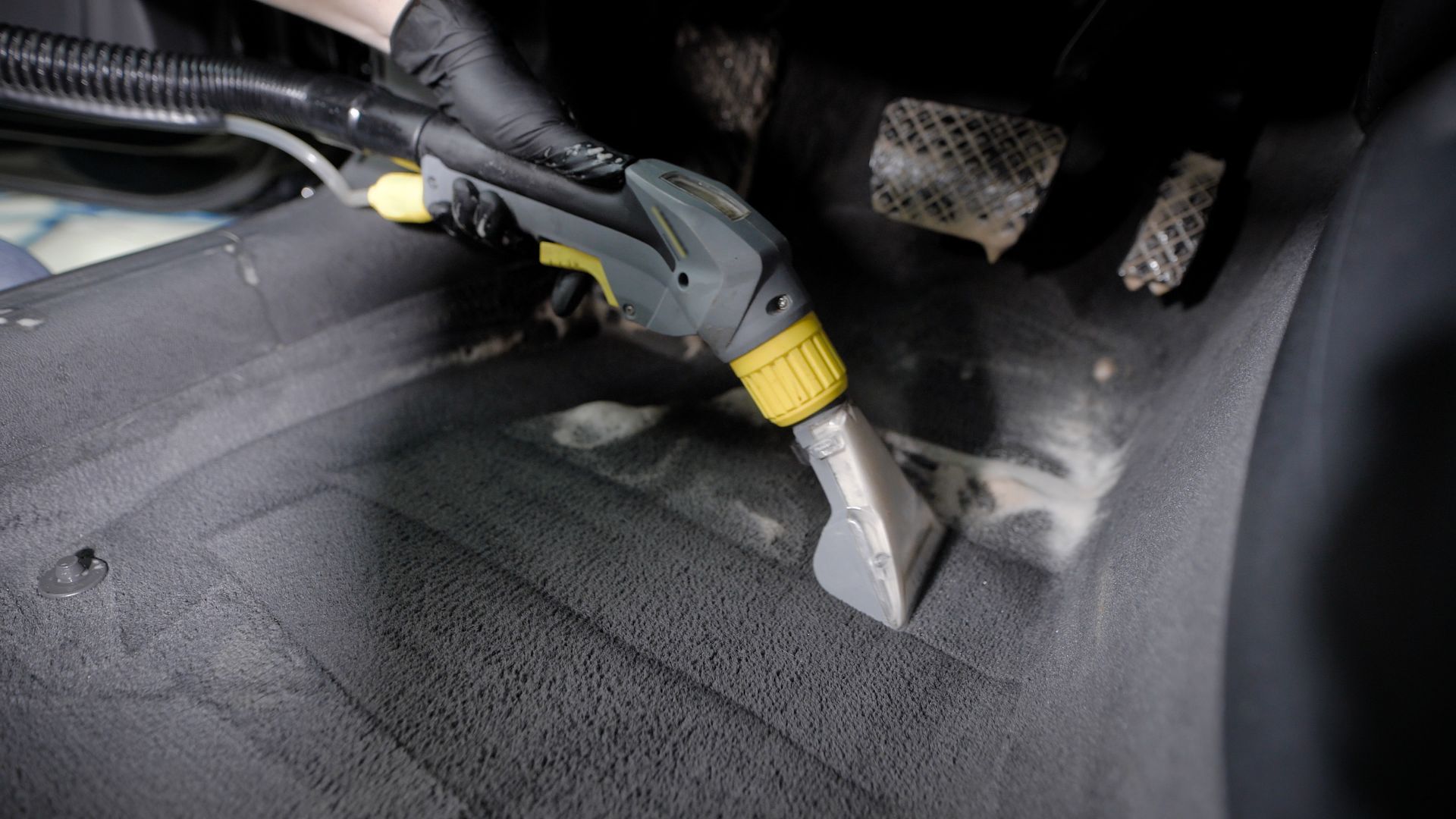 Aspiration de la moquette de la voiture