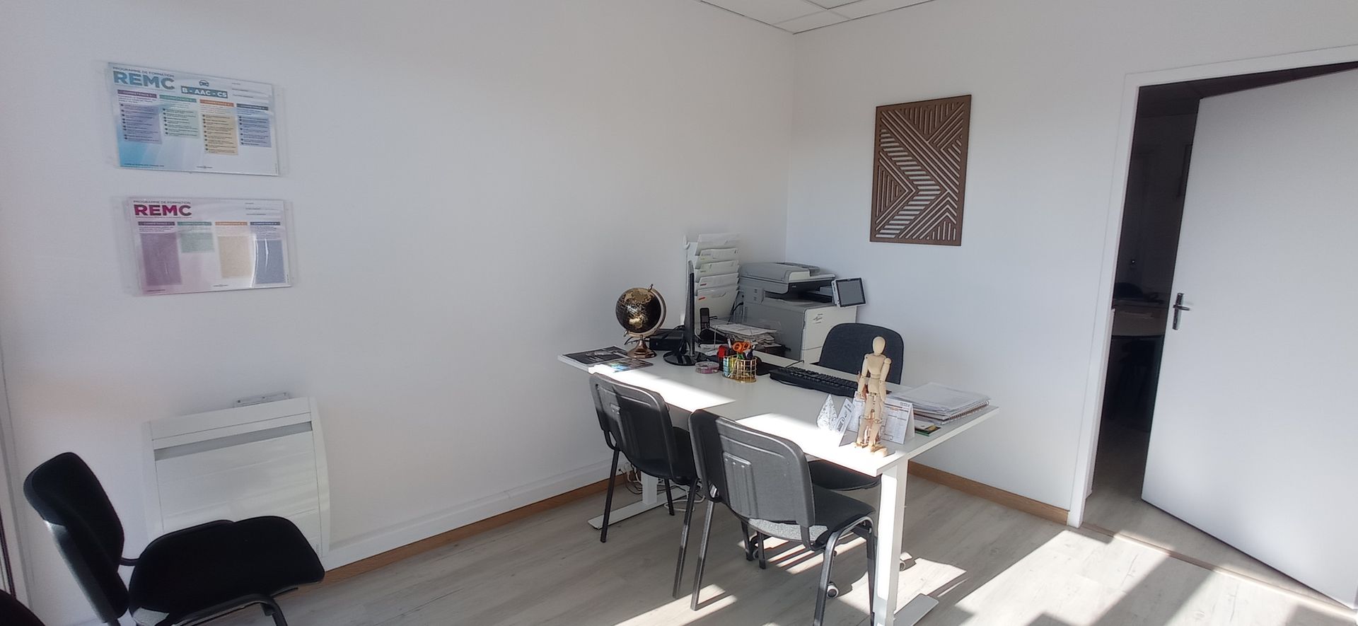 Bureau de l'auto-école.