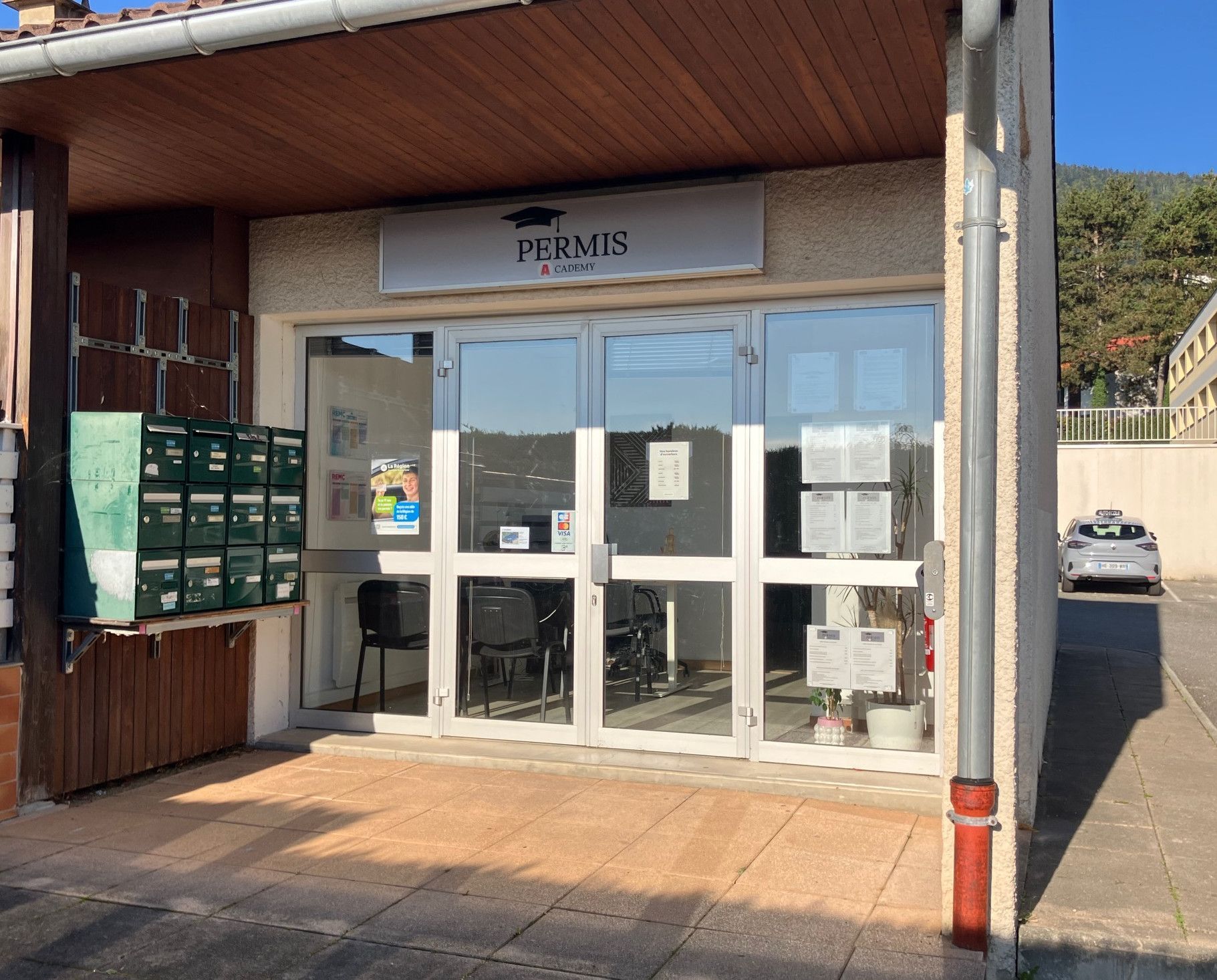 Bureau de l'auto-école.