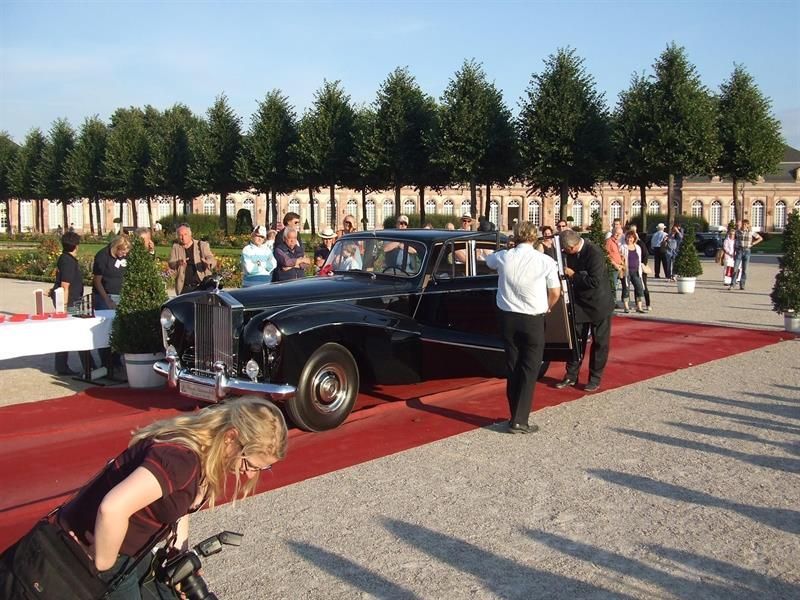 INT. CONCOURS DE ELEGANCE SCHWETZINGEN