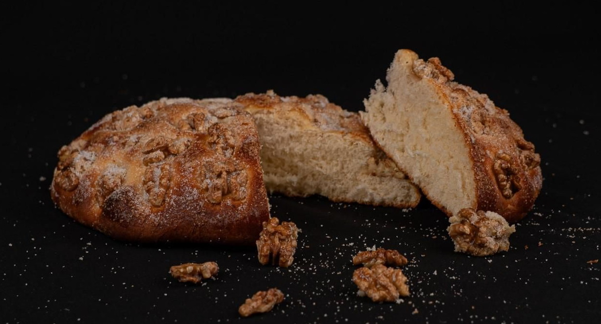 Brioche de aceite con nueces, ideal para compartir