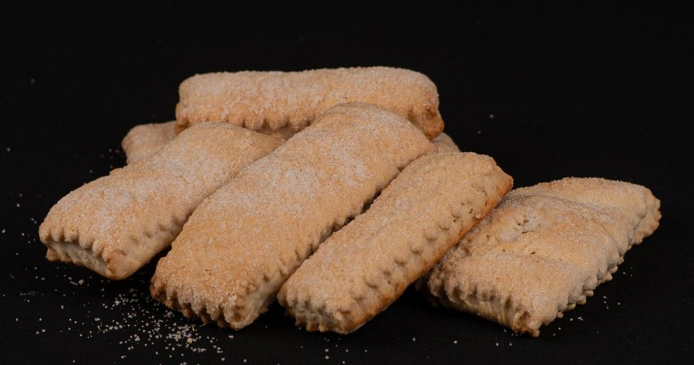 Galletas de anís, aceite y harina rebozadas en azúcar.