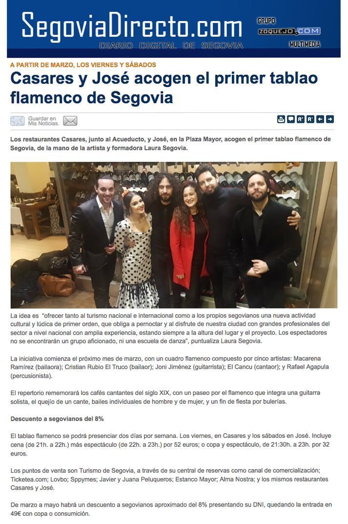 Un grupo de personas que están una al lado de la otra en una habitación.