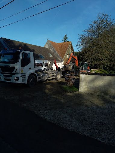 Véhicule pour installer un système d'assainissement individuel