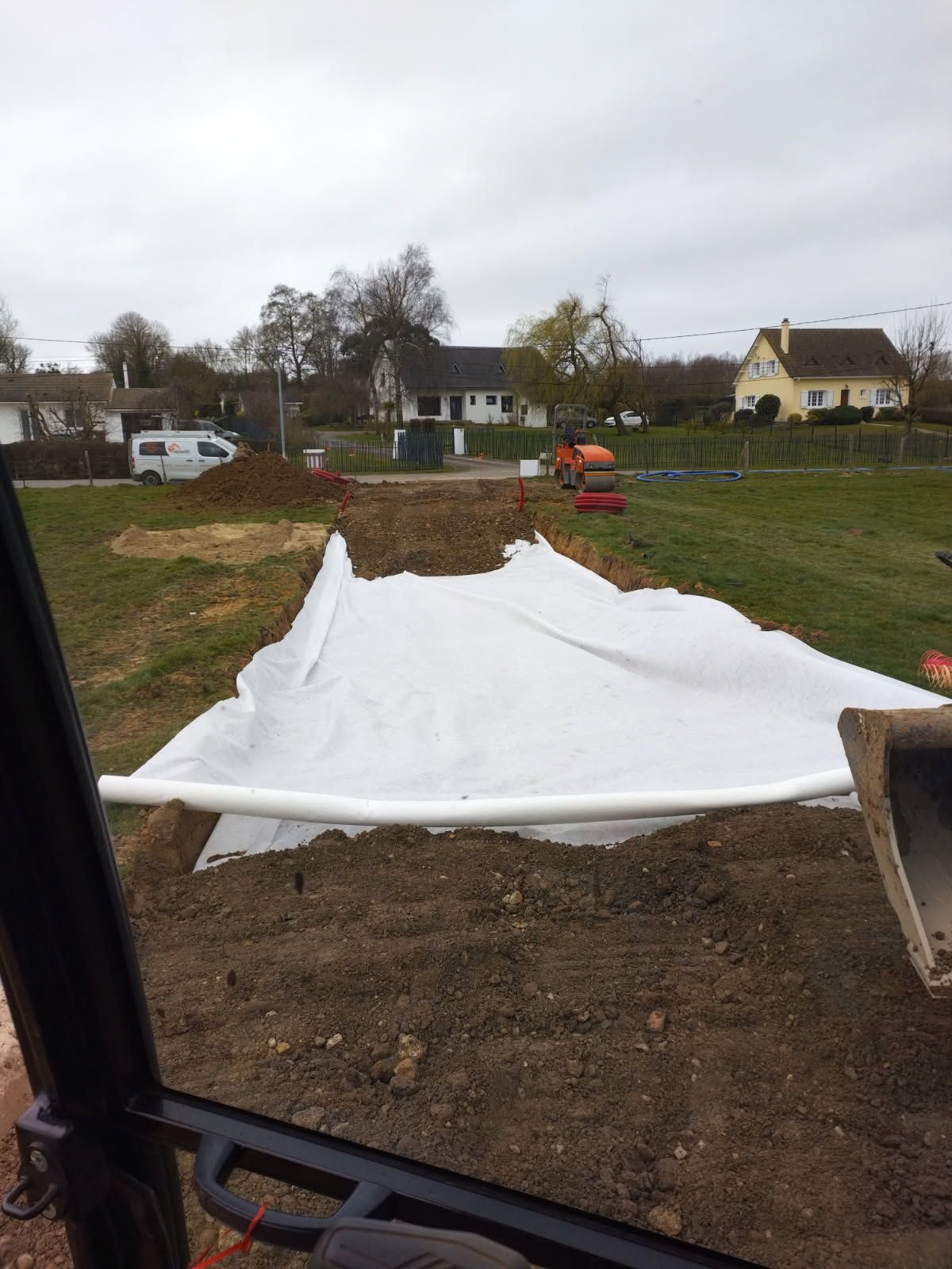 Recouvrement des tuyaux par un écran