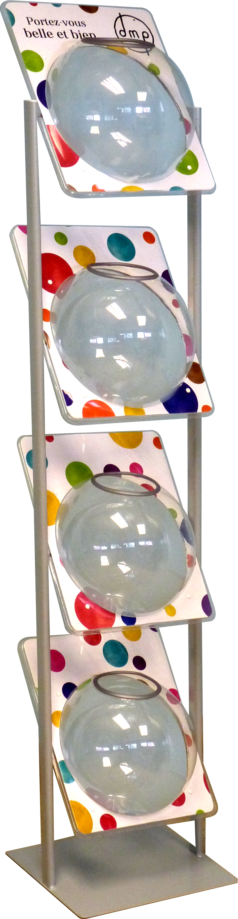 Una pila de globos colocados uno encima del otro en un soporte.