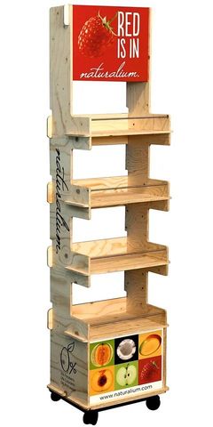 Una exhibición de madera con un cartel que dice que el rojo está de moda.