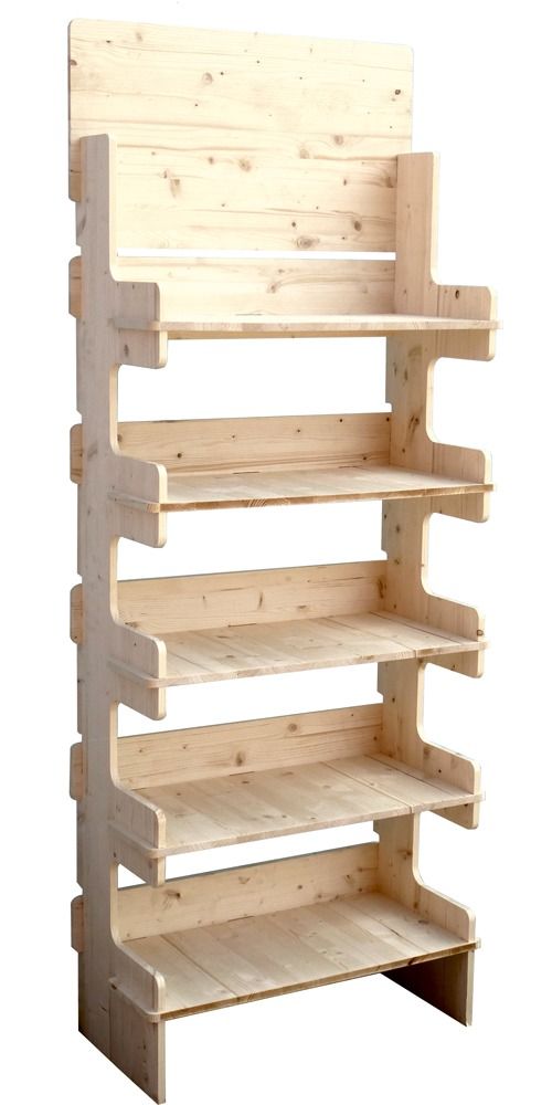 Un estante de madera con muchos estantes sobre un fondo blanco.