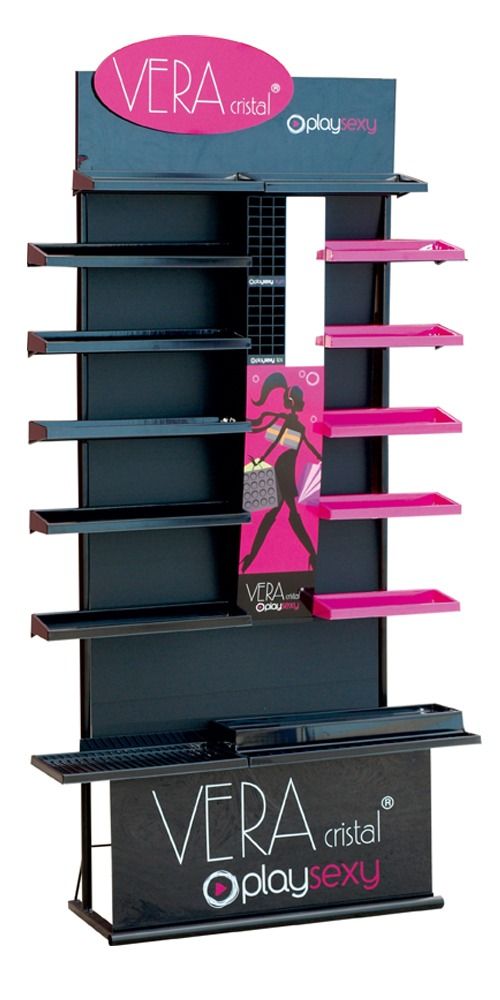Un expositor de Vera con estantes y un cartel que dice Vera.