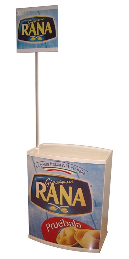 Una mesa pequeña con un cartel que dice rana.