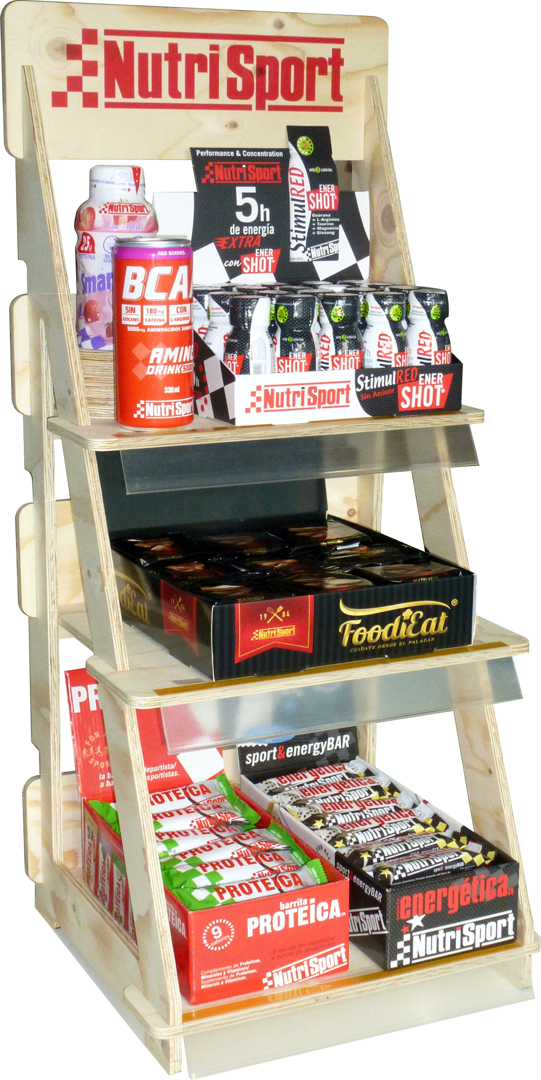 Un expositor de madera lleno de una variedad de productos de nutrición deportiva.