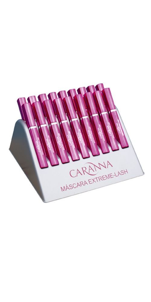 Una exhibición de máscara de pestañas carana extreme lash sobre un fondo blanco.