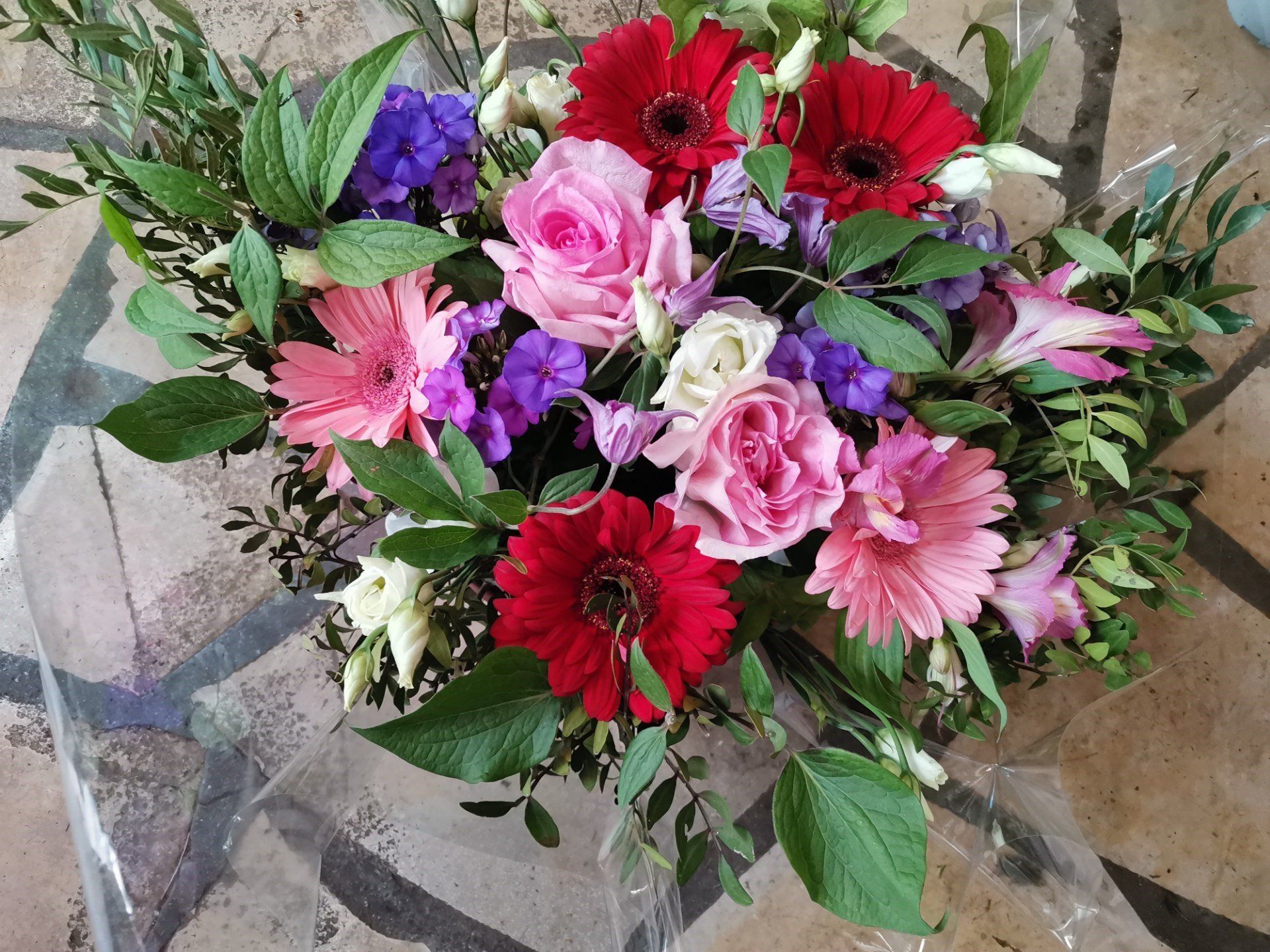 Bouquet de fleurs rose et rouge