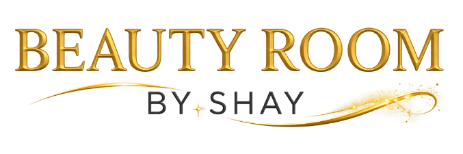 Logotipo de Beauty Room by Shay con texto dorado y una línea dorada ondulada sobre fondo blanco.