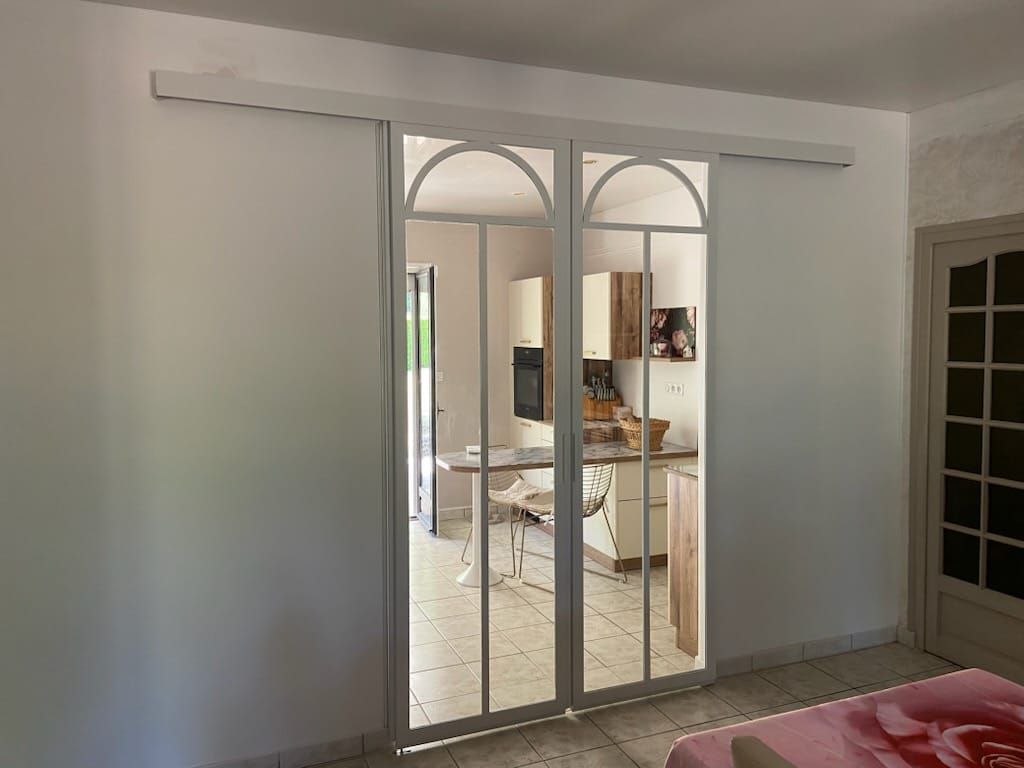 Porte d'intérieur avec effet verrière