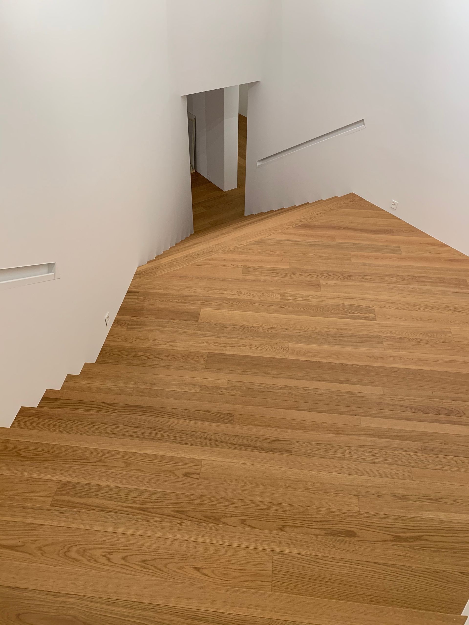 PRDG - Genève - ponçage - pose - terrasse - ARTI'PRO- parquet - revêtement de sol - escalier - nez de marche - massif - rénovation - carrelage - moquette - neuf - PVC - vente - teinte