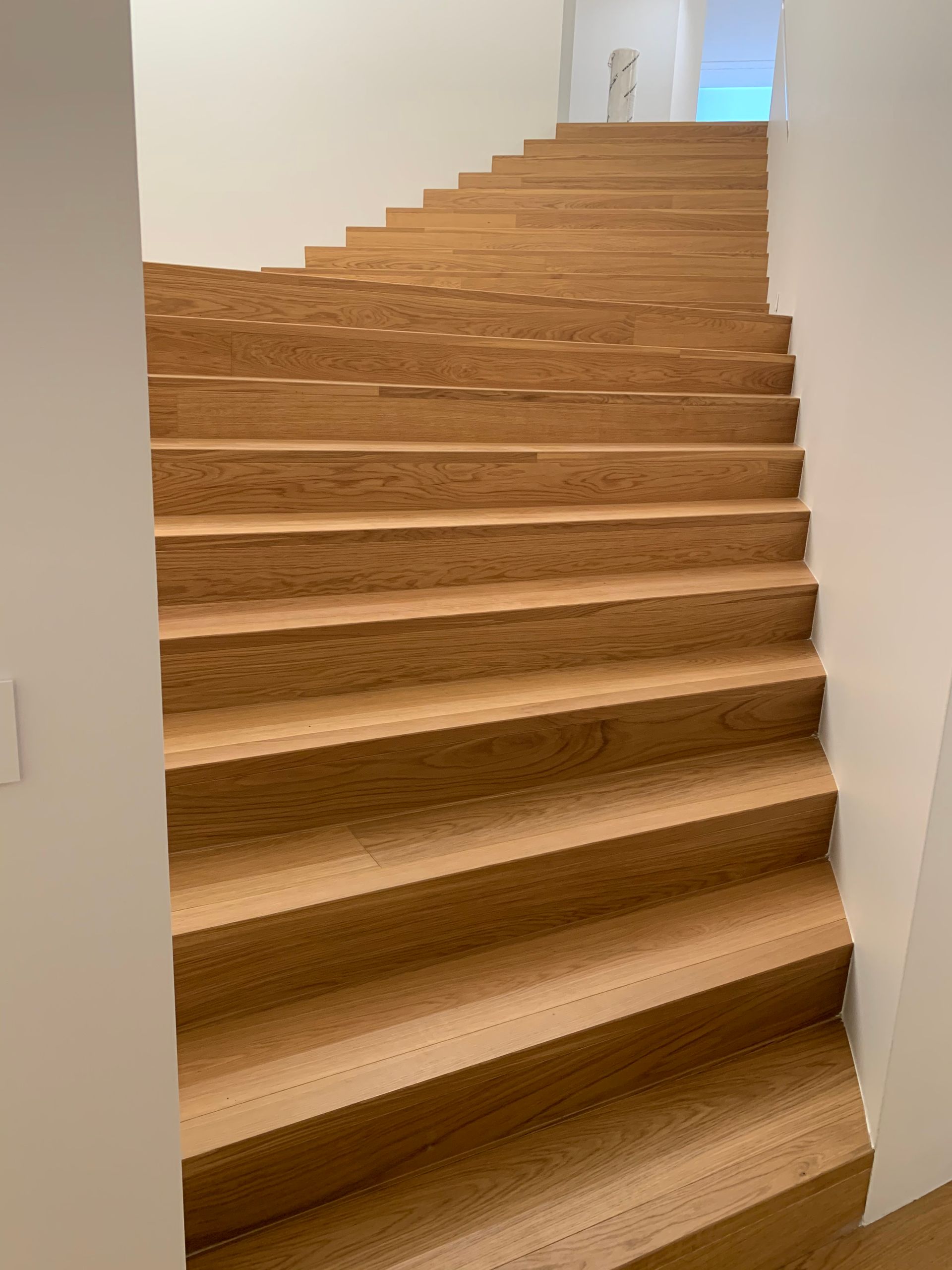 PRDG - Genève - ponçage - pose - terrasse - ARTI'PRO- parquet - revêtement de sol - escalier - nez de marche - massif - rénovation - carrelage - moquette - neuf - PVC - vente - teinte